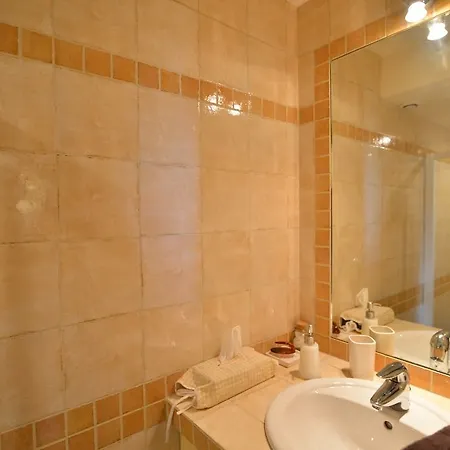 Bed and Breakfast Charmilles Des Cordeliers 3*
